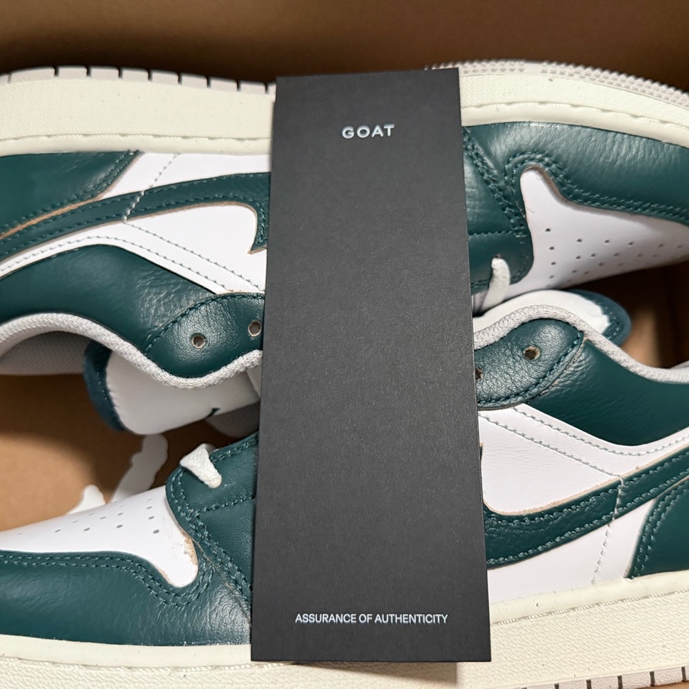 Jordan 1 Low Oxidized green in size 7Y/8.5W - Picture 7 of 7